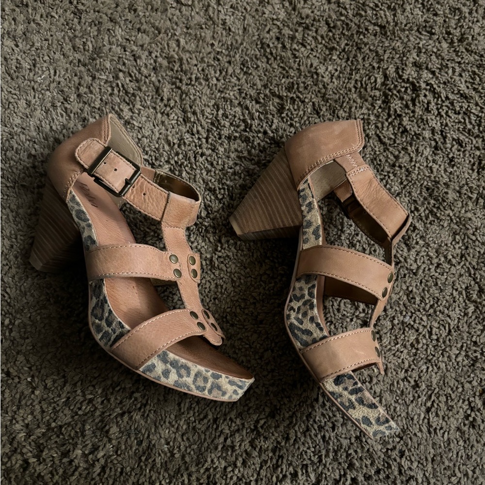 Reba Orley size 9 strappy sandals